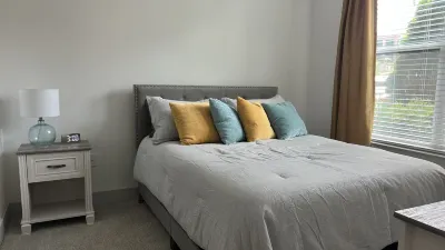 Beautiful 1 Bdrm short walk to Truist Park