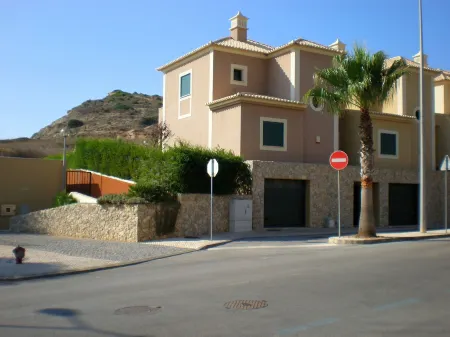 Fabulous end house has Sea View, full A/C, own pool, walk to Burgau Beach