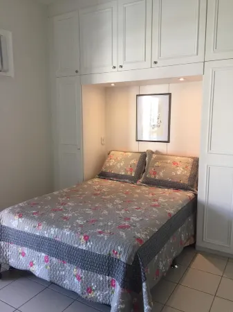 4 bedrooms apartment Praia do forte - Cabo Frio RJ Отели рядом с достопримечательностью «Shells Beach»