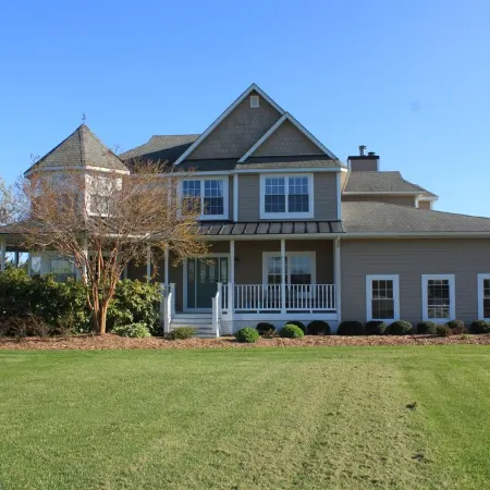 Family vacation retreat w/ In-ground Pool with private Chesapeake Bay access!