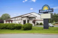 Days Inn by Wyndham Lancaster PA Dutch Country Hotel dekat Amish Village