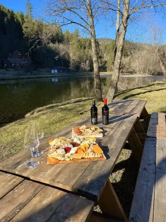 Peaceful & Beautiful Vacation Home- steps away from the river!