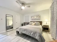 3BR/2BA Near the BLVD - Parking, Laundry, Sleep 10