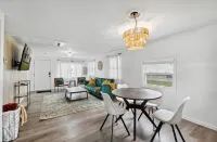 Splash of Sunshine  2 Bed 1 Bath Hotels in Waverly