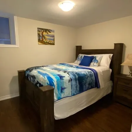 Cozy and New Basement Guest Suite in Brampton, ON Отели в г. Брамптон