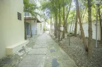 Luxurious 3-Bedroom Condo near Airport & HOMS