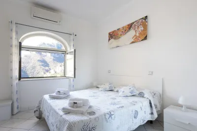 Stunning home with private parking included and views of Positano