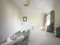 Delightful New Forest Cottage in Idyllic Village
