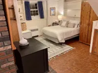 Sunny and Spacious A-Frame nestled in the fir trees.  Mountain views! Hotels in Tremont