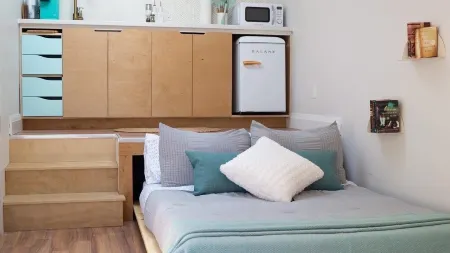 Studio Blue tiny home retreat- quick walk to town, quiet, serene get away! Отели в г. Wellington County