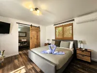 Ruby On The Salina: Pool, Bar & Stunning View - 4 Minutes to Beaches!