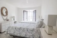 Cozy beach cottage at Sea Lodges, Cayman Kai