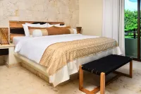 Oceanfront condo on the beach w/ hot tub! Minutes walk to restaurants and bars!