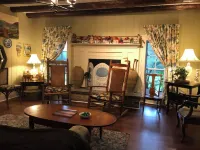 Cozy cabin in tranquil Oneonta with WiFi, AC