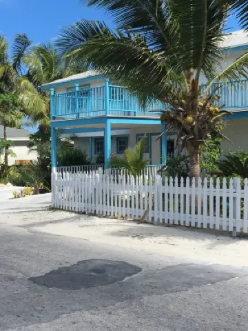 Perfect Beachfront Rental with Beautiful Views!