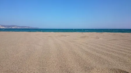 INDEPENDENT VILLA 4 BEDROOMS WITH PRIVATE POOL Отели рядом с достопримечательностью «Волнительный клуб»