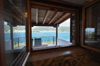 Villa With Private Pool in Front of the Sea - 20 meters from the sea.