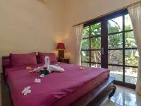 Modern, Luxury and Spacious Beach front Villa with Private Pool & Staff 세리릿 호텔