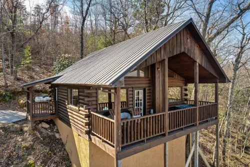 Romantic Couples Getaway-5 Min to the Pkwy-Hot Tub-20 Min to Gsmnp-Pet Friendly!