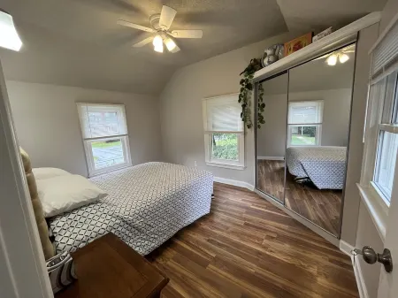 Entire 3 bedrooms/2 bathrooms fence yard, near Costco, Sam's Отели рядом с достопримечательностью «Уотерс Хаус Спешиал Парк, МНКПК»