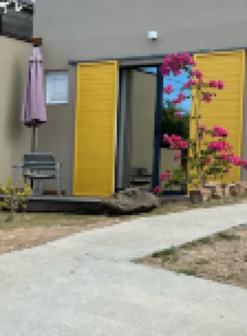 Cosy studio overlooking the rock, 5 minutes from the beach on foot