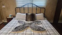 Specious Quiet 3b2b single family home with fish pond and Netflix more
