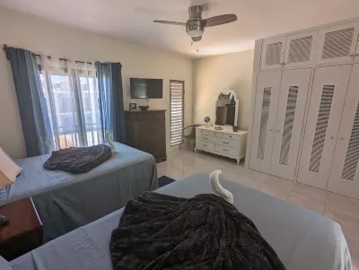 Wynter'sEscape! 2BR w/pool & beach access near PuertoSeco Beach! w/24-hrsecurity Hoteles cerca de Dolphin Cove Puerto Seco Beach