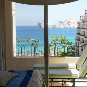 UNBELIEVABLE VIEWS-EXTRA LARGE BALCONY FOUR LOUNGE CHAIRS 3 KING BEDS