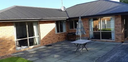 SPACIOUS METHVEN CRASH PAD Отели в г. Метвен