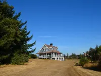 Beautiful beachfront Villa on 80 acres of farmland! 蘇克住宿飯店