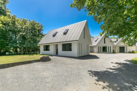 Modern and Spacious Apartment in Tamahere Country Living Zone