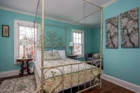 La Victoria 5-bedroom estate in the heart of Warwick, an Hour away from NYC Hotels in Warwick