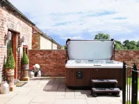 Manor Barn - Bathtub