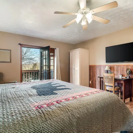Berry Springs Lodge