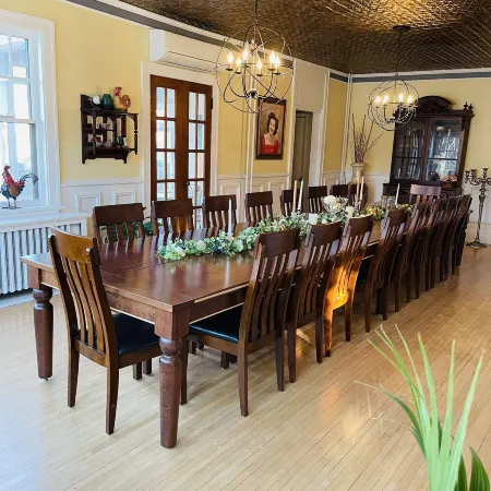 Carriage House Bed & Breakfast