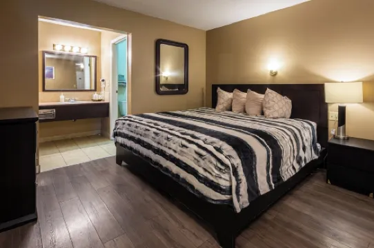 Chinook Country Inn Hotels in Mountain View County