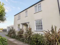 4 East Cliff - parking