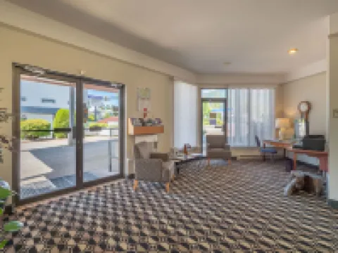 シーダーズ イン ホテル & コンベンション センター ギブソンズのホテル