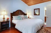 SeaGlass Inn Bed and Breakfast