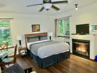 Cobble Wood & Bird Sanctuary Guest Houses Hotels in Tofino