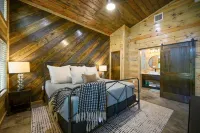 Bearly Creekin' Stay for 14! Hotels in McCurtain County