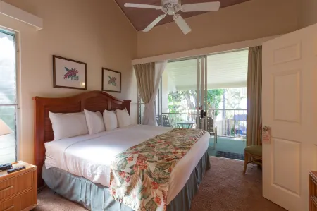 Napili Sunset Beach Front Resort Отели рядом с достопримечательностью «Капалуа Теннис Гарден»