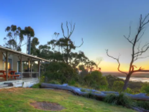 Island View Spa Cottage Hotels in Smithton