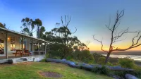 Island View Spa Cottage Hotels in Smithton