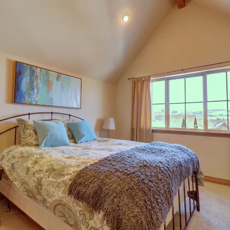 E8 Drake Landing 2Br Loft Condo