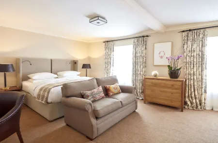 The Angel Hotel Отели в г. Ллантилио Пертоли