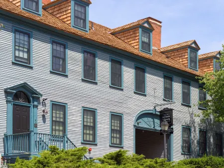 The Inn Downtown - Portsmouth, NH Отели рядом с достопримечательностью «St. John's Episcopal Church»