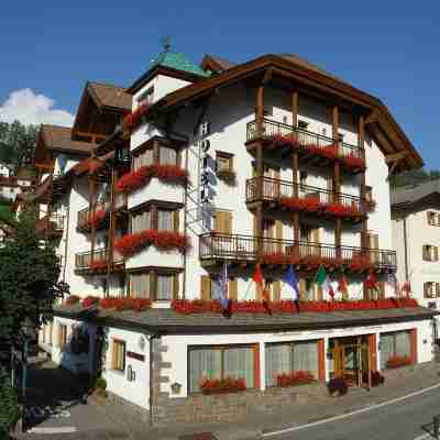Hotel Dolomiti Madonna Hotel Exterior