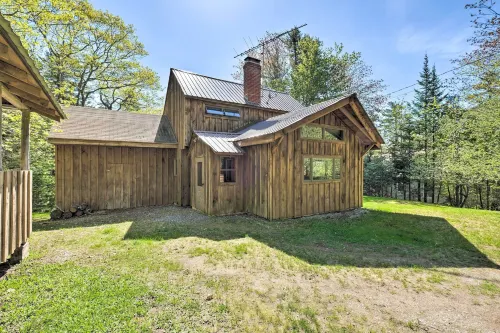 Boothbay Harbor Cabin w/ Spacious Deck & Yard! Hotel a Boothbay Harbor