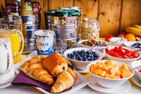 The Saracens Head Inn - breakfast